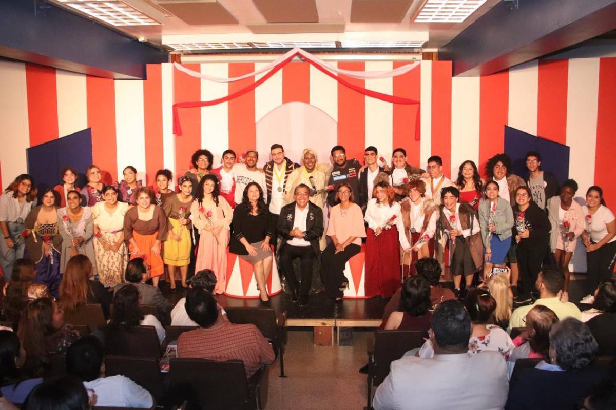 El M&eacute;dico A Palos, una comedia contra el maltrato y el enga&ntilde;o