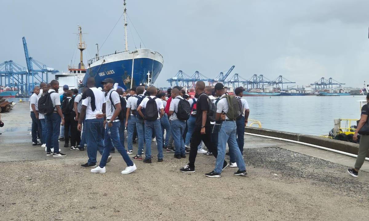 Estudiantes del Instituto Rufo Garay visitan TMS Colon Port