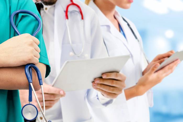 Pensamiento crítico en salud:¿Es imprescindible la importación de médicos especialistas?