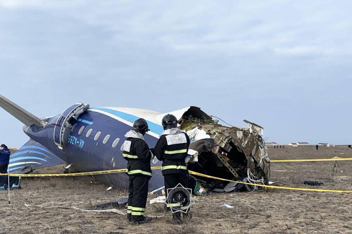 M&aacute;s de 30 personas pueden haber muerto en el accidente de avi&oacute;n azerbaiyano en Kazajist&aacute;n