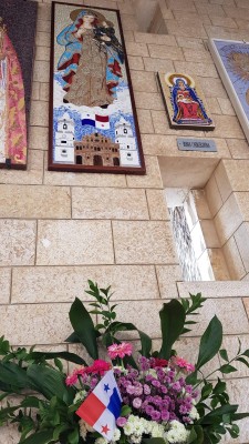 Santa María la Antigua entronizada en Nazaret
