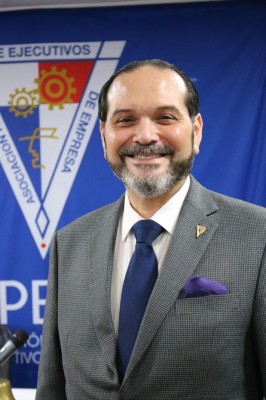 El nuevo presidente de la Apede, Temístocles Rosas.