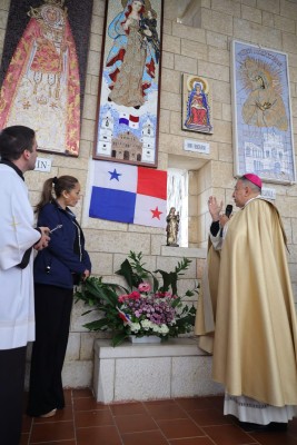 Santa María la Antigua entronizada en Nazaret