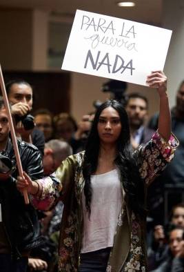 Exmiembros de las FARC presentan su primera colecci&oacute;n de moda