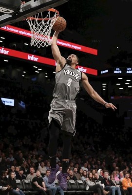 En la imagen, le jugador de los Nets de Brooklyn Spencer Dinwiddie.