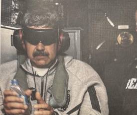 Fotografía tomada de la cuenta oficial @realDonaldTrump en Truth Social del presidente de Estados Unidos, Donald Trump, en la que se ve al presidente de Venezuela Nicolás Maduro, a bordo del USS Iowa Jima.