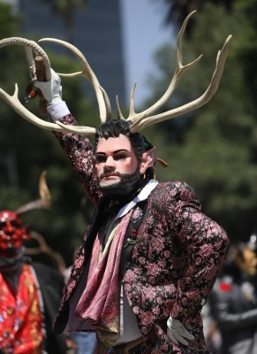 Indígenas de México reclaman visibilidad y derechos en marcha conmemorativa