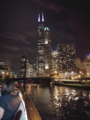 Un recorrido en barco por el río Chicago.