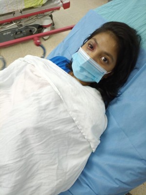 La estudiante Tamar Ortíz, fue traslada a urgencias del Hospital Santo Tomas.
