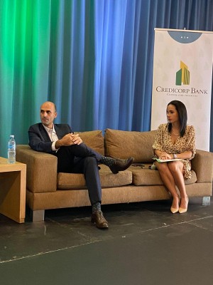 Rafael Igual, CEO de SocialBiz Factory  y Raquel García Sittón, Directora y Expresidenta de CAPATEC.