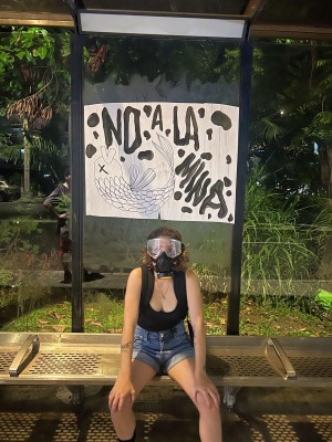 Camila Aybar, una de las catorce jóvenes que conforman el movimiento Sal de las redes, que promueve la eliminación de la minería en el país.