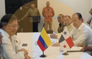 El mandatario colombiano fue recibido por el gobernador de Bocas del Toro, Eddy Ibarra