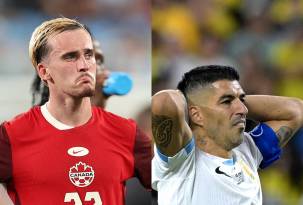 El jugador canadiense Liam Millar y el uruguayo Luis Suárez.