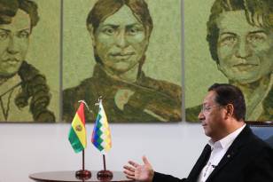 El presidente de Bolivia, Luis Arce, habla en una entrevista con EFE este sábado, en la Casa Grande del Pueblo (sede de Gobierno) en La Paz (Bolivia).