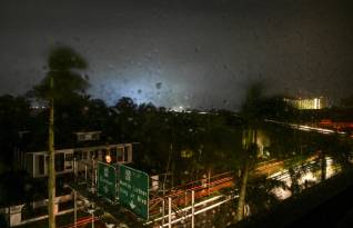 Milton ingresa a Florida tras degradarse de categoría 5 a 3, según el servicio meteorológico estadoundense