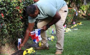 Parte de los actos conmemorativos a los mártires del 9 de enero en el Jardin de Paz.