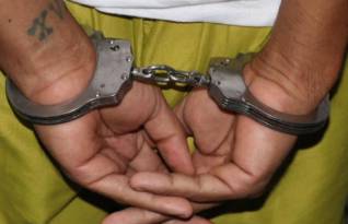 Durante el arresto se decomisó la suma de 1.895 dólares en efectivo.