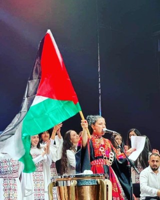 Emel Mathlouthi, cantautora tunecina en una imagen descargada de su cuenta en Instagram.