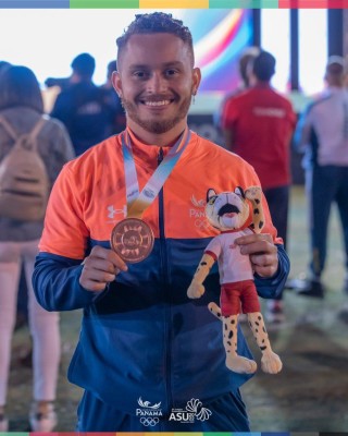 El panameño Héctor Cención, gana medalla de bronce en Karate.