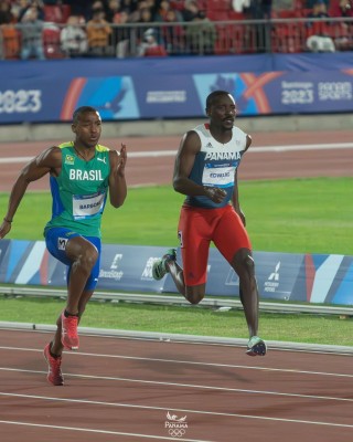 El atleta panameño Alonso Edward compitió en la final de los 100 metros en los Panamericanos de Santiago 2023.
