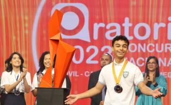 El estudiante Daniel Domínguez García del Instituto Episcopal San Cristóbal resultó ganador de la edición #18 del Concurso Nacional de Oratoria 2023.