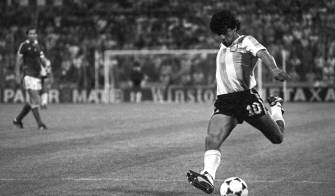 El centrocampista argentino Diego Armando Maradona, en una imagen de archivo de 1982 | EFE