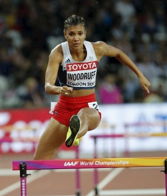 La panameña Gianna Woodruff en su serie de 400 metros vallas del Campeonato mundial de Atletismo, esta noche en el estadio olímpico de Londres.