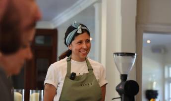 El ritual del café, dirigido por Débora Fadul en el restaurante T’ach del chef Charlie Collins. Presentó tres bocados preparados con algunos productos locales, para acompañar un café typica de la finca de su esposo.