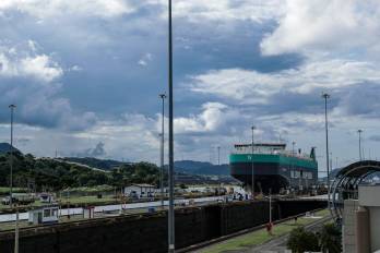 El Canal de Panamá es administrado y operado por manos panameñas desde el 31 de diciembre de 1999.