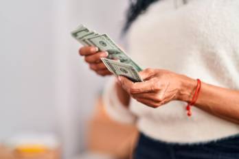 Mientras los hombres aspiran un salario promedio de $1,086 al mes, las mujeres pretenden por el mismo cargo y responsabilidad $1,039 al mes.