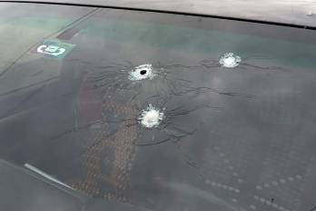 Carro en el que viajaba el expresidente Evo Morales durante el supuesto atentado.