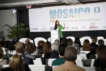 Los expositores compartieron en un interesante intercambio de ideas junto a la periodista y politóloga, Sabrina Bacal, moderadora del encuentro.