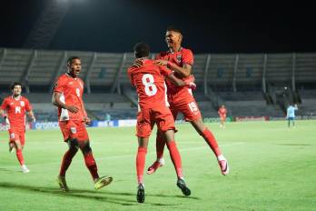 Jugadores de la selección de Panamá celebrando uno de los goles ante Honduras.