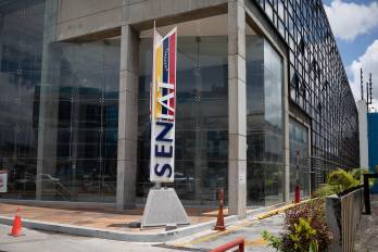 Fotografía de archivo en la que se registró la entrada de la sede principal del Servicio Nacional Integrado de Administración Aduanera y Tributaria de Venezuela (Seniat), en Caracas (Venezuela).
