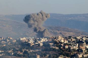 El ejército israelí afirmó que bombardeó un “centro de mando” de Hezbolá.