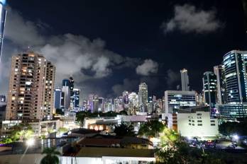 Sobre la ciudad de Panamá se prevén aguaceros para esta noche.