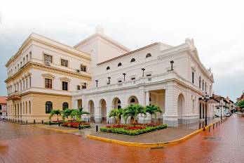 Foto de archivo que muestra la fachada del Teatro Nacional de Panamá, ubicado en el Casco Antiguo.
