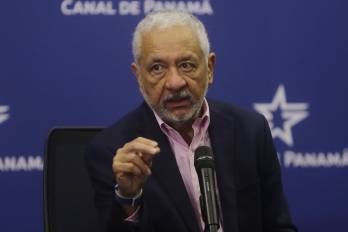 Vásquez habla durante una rueda de prensa este lunes en Ciudad de Panamá.