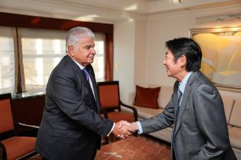 El presidente José Raúl Mulino sostiene reunión estratégica con ejecutivos del Mizuho Bank.