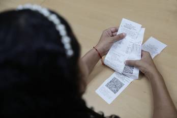 Las facturas deberán ir ingresadas en un sobre con información personal.