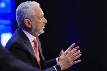El administrador de la Autoridad del canal de Panamá, Ricaurte Vázquez Morales, habla durante el evento 'La adaptabilidad del canal de Panamá frente a un mundo en transformación: comercio, clima y geopolítica'.