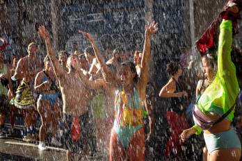 En un solo contacto pueden transmitirse infecciones como clamidia, gonorrea, sífilis y VIH.