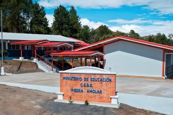 El ministro de Educación Ventura Vega precisó que 188 escuelas fueron afectadas por el sismo.