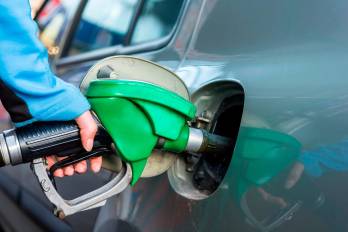 El precio del petróleo se ubicó en torno a los $90 por barril en abril de 2026, presionando los costos internos.