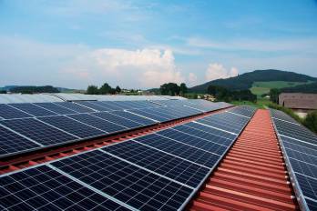 Desde la Cámara Panameña de Energía Solar aseguran que los páneles solares cada vez más se están volviendo más asequibles a las personas, a través de ofertas con las empresas que los venden y financiamiento con los bancos.