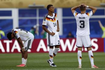 Jugadores de Alemania, tras la eliminación frente a Paraguay en penales.