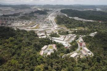 Holness recordó que Panamá es uno de los tres países carbono negativos del mundo, lo que convierte su patrimonio natural en un activo ambiental global.