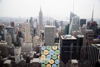 Como las ciudades más ricas en Estados Unidos, a Nueva York le siguen el área de la bahía de San Francisco, con 305.700 millonarios.