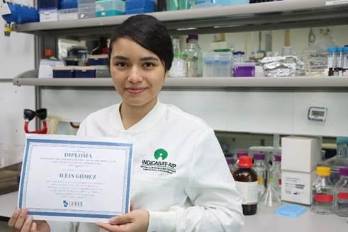 Ilein Gómez trabaja actualmente en su tesis en los laboratorios del Indicasat AIP.