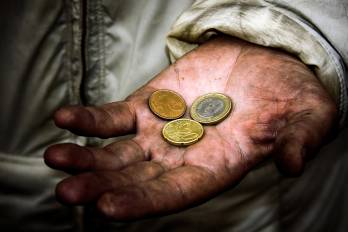 La economía política de la pobreza igualitaria